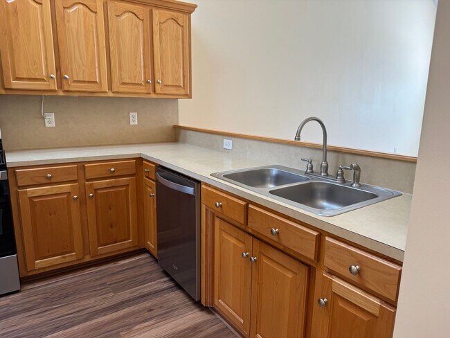 Building Photo - One Bedroom Condo in The Terraces of Denver!