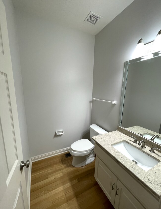 Building Photo - Comfort Meets Function in This 4-Bedroom H...
