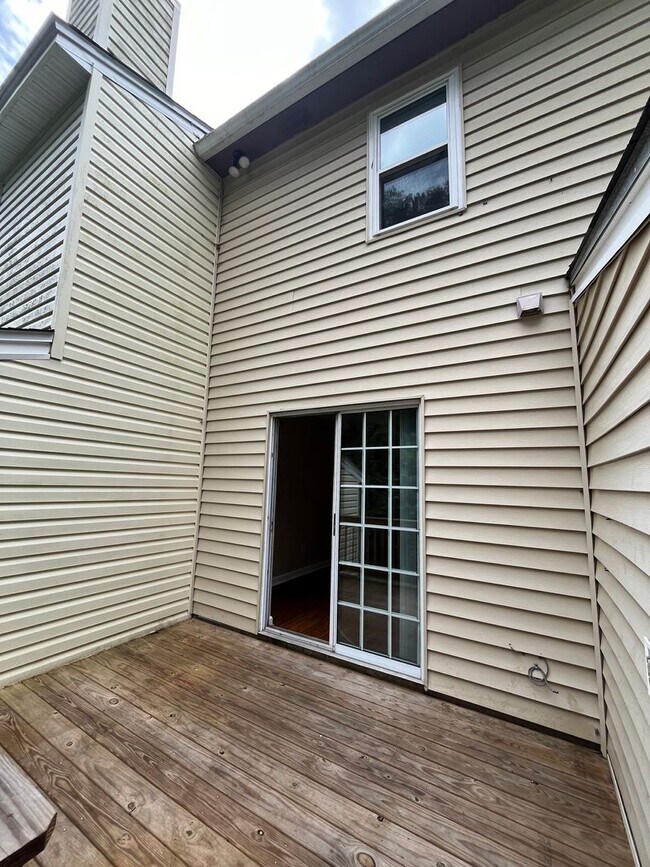 Building Photo - 1569 Jacks Dr
