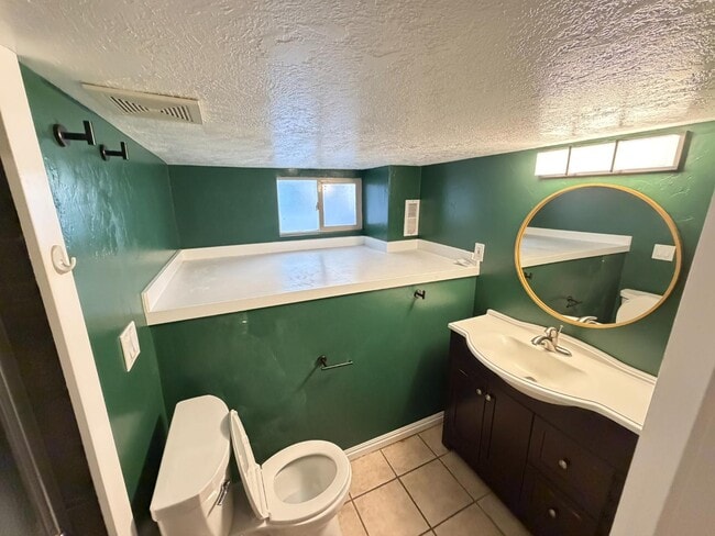 Building Photo - 565 Hollywood Ave