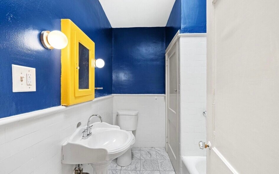 Building Photo - 871 N 22nd St