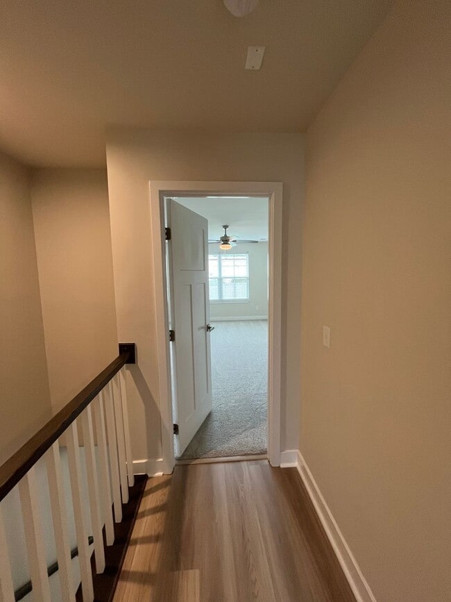 Building Photo - 3 Bed 2 Bath Townhome Located in Simpsonville