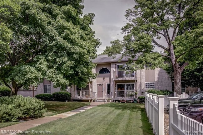 Building Photo - 3501 W 14 Mile Rd