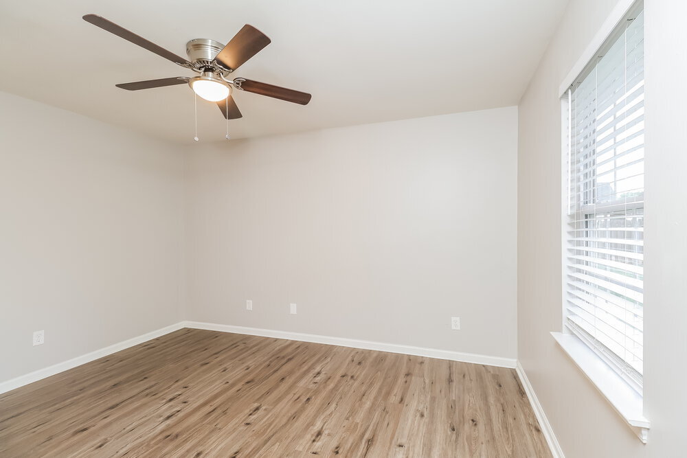 Building Photo - 518 White Oak Ln