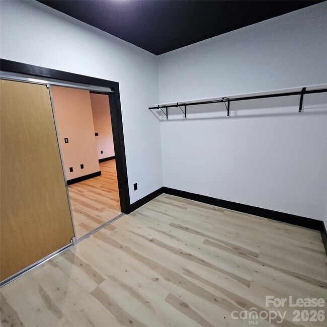 Building Photo - 1002 Crawford Rd