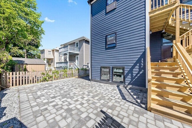 Building Photo - 70-72 Stanley Ave