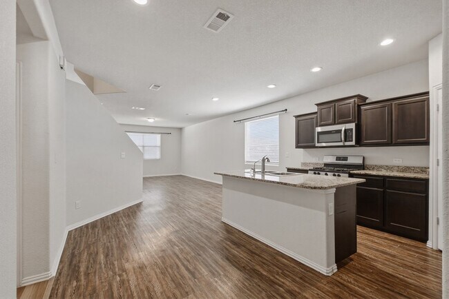 Building Photo - 6910 Kate Reed Dr