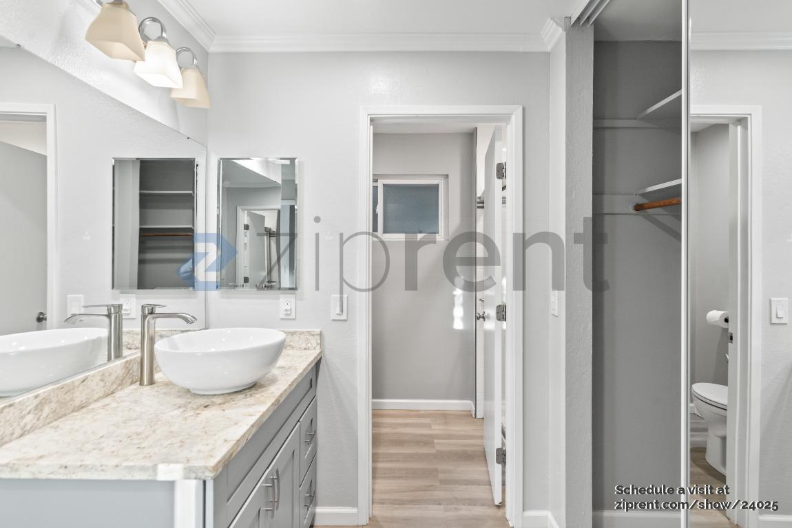 Building Photo - 5047 Pearl Ave