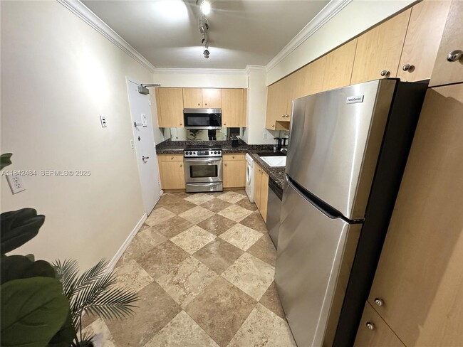 Building Photo - 9195 Collins Ave