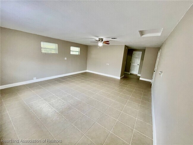 Building Photo - 1409 Palm Way