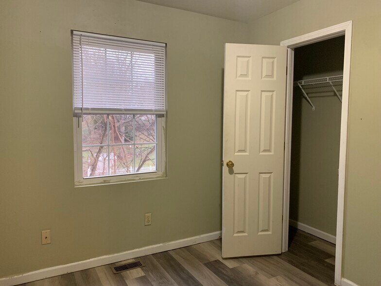 Building Photo - 403 Frank St