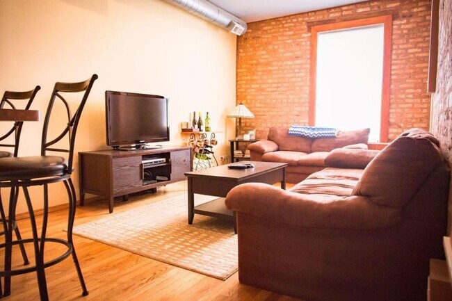 Building Photo - 1 bedroom in Chicago IL 60613