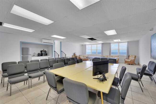 Building Photo - 400 N Surf Rd