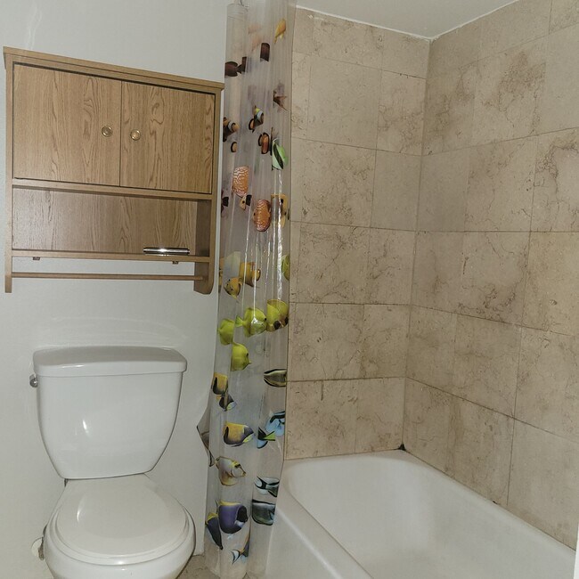 close up of shower/tub - 5016 FM 1765
