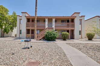 Building Photo - 21st Dr