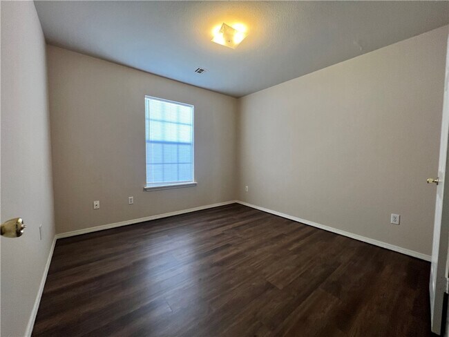 Building Photo - 1102 Tunbridge Dr