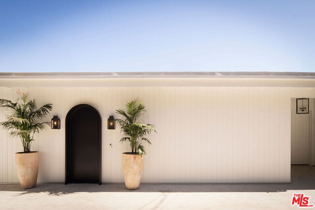 Building Photo - 27356 Escondido Beach Rd