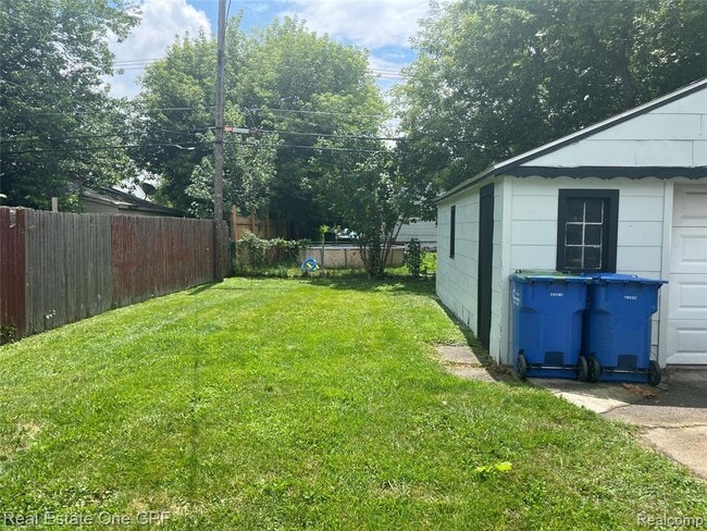 Building Photo - 8242 Maxwell Ave