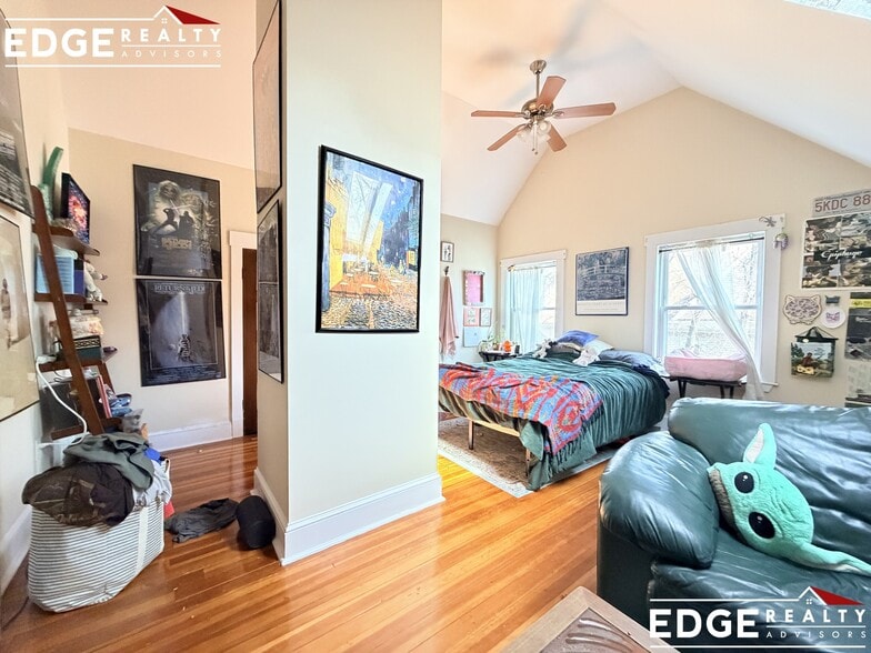 Building Photo - 73 Leicester St