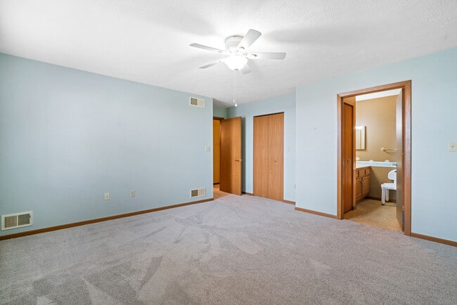 Building Photo - 702 Dehaven Ct