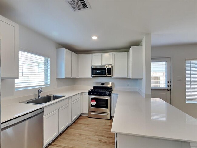 Building Photo - 3023 Twisted Myrtle Dr