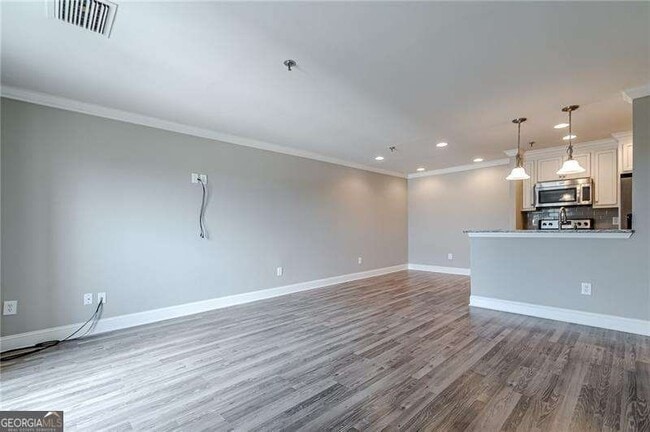 Building Photo - 300 Johnson Ferry Rd