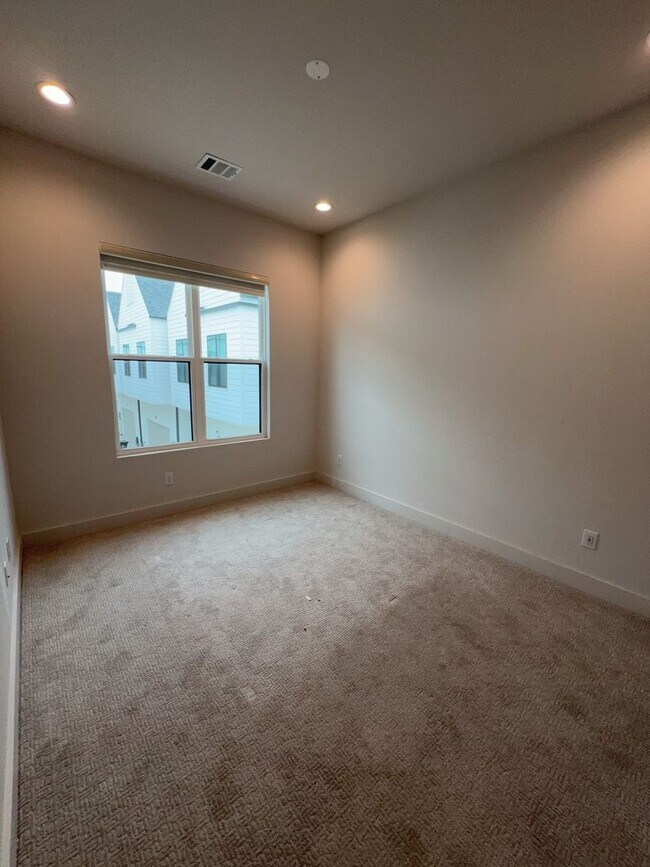 Building Photo - 2414 Gray St