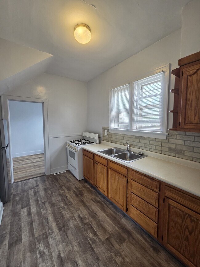 Building Photo - 655 11th St NW