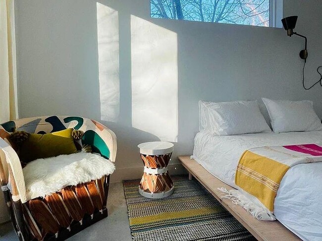 Building Photo - 910 Gullett St