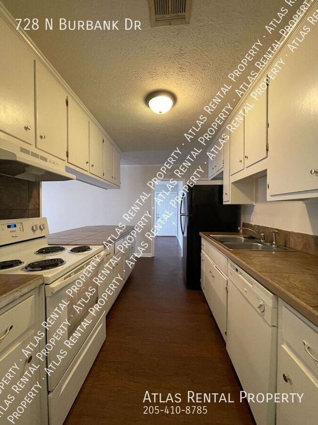 Building Photo - 728 N Burbank Dr