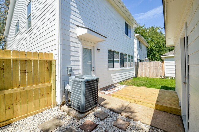 Building Photo - 3935 Federal Ln