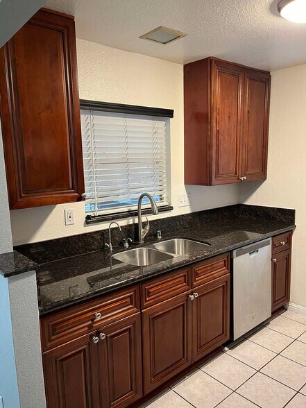 Building Photo - 10808 Aderman Ave