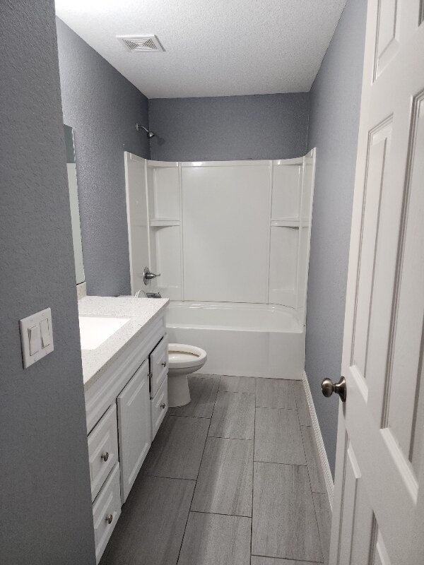 Building Photo - 202 Oak Ln Cir