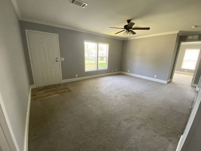 Building Photo - 10 Gatehouse Ct