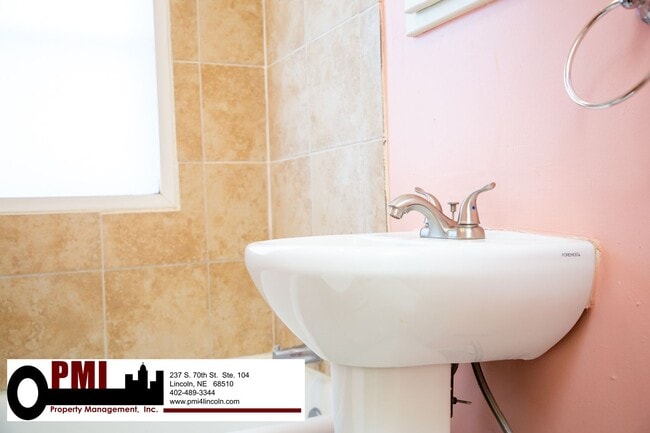 Building Photo - 1630 H St