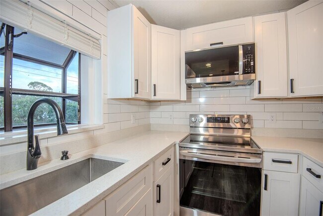 Building Photo - 6440 Greylynne St