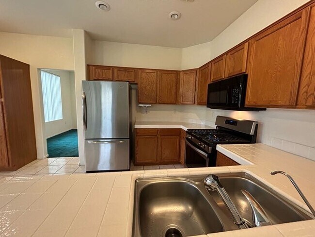 Building Photo - A Fabulous 3 Bedroom Home in Seven Hills