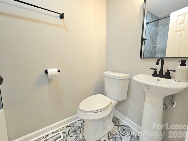 Building Photo - 2900 Enfield Rd