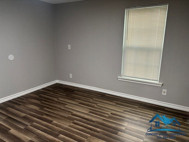 Building Photo - For Rent - 1 Bed/ 1 Bath Garage Apt - 1418 1/2 S Van Buren