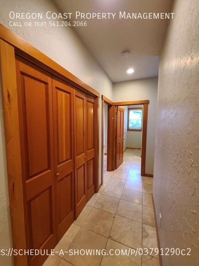 Building Photo - 961 NW Lanai Loop
