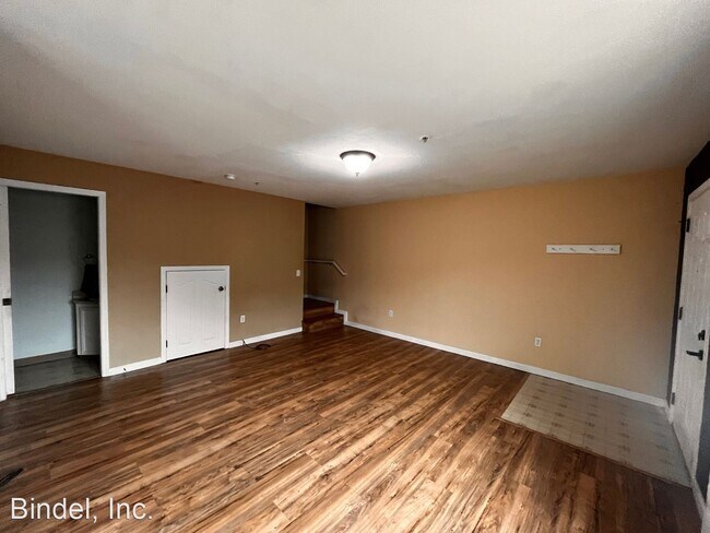 Building Photo - 2 br, 1.5 bath House - 2945 Rainbow LN