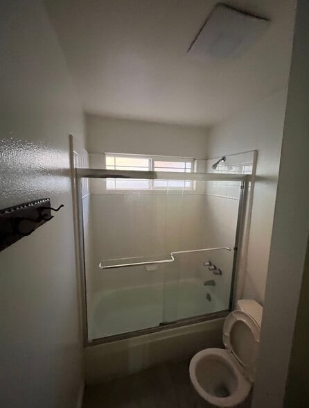 Building Photo - 2726 Sand Point Dr