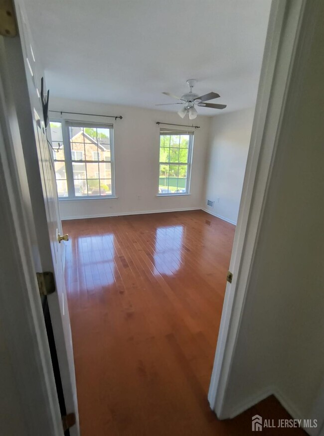 Building Photo - 89 Chariot Ct