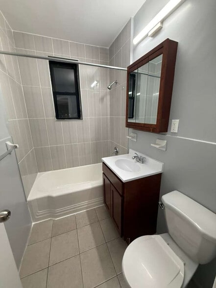 Building Photo - 4 Chestnut St