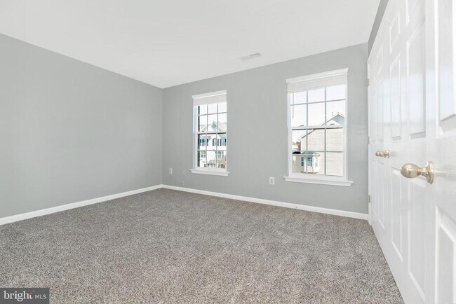 Building Photo - 618 Cawley Dr