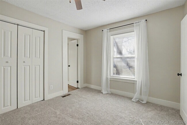 Building Photo - 4713 S 27th W Ave