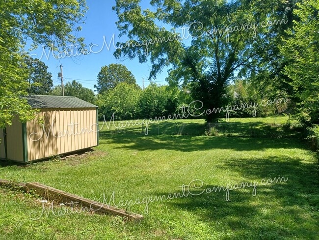 Building Photo - 109 E Clay St