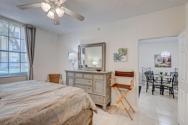 Building Photo - 630 S Sapodilla Ave