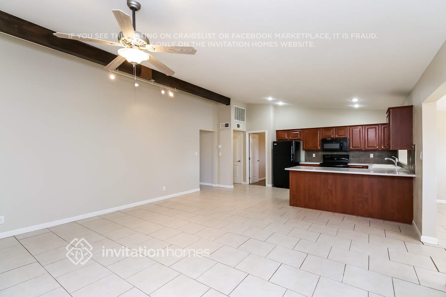 Building Photo - 2412 S Cottonwood Dr