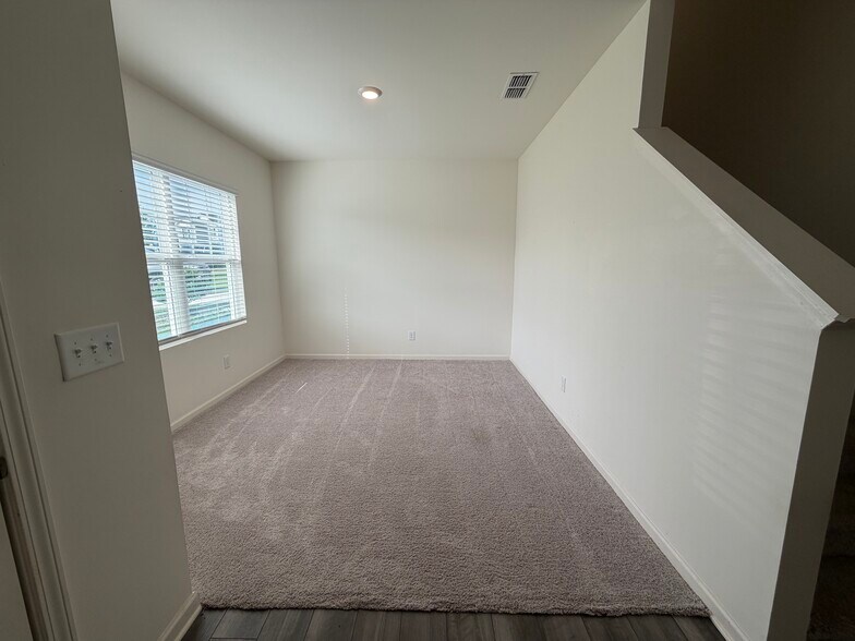 Sitting Room - 628 Knightsbridge Ln